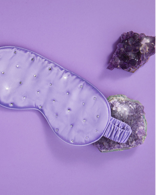 Hodvábna šatka na oči na spanie zdobená kryštálmi – lilac Crystallove - 3