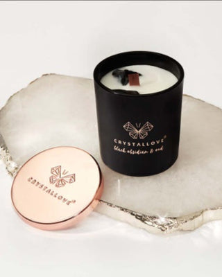 Sójová sviečka s vôňou čierneho obsidiánu a dreva oud od Crystallove - 4