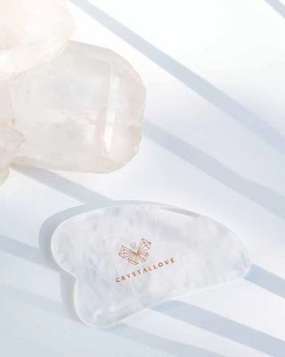 Gua sha masážna doska na tvár z horského kryštálu s čistiacimi vlastnosťami Crystallove - 2